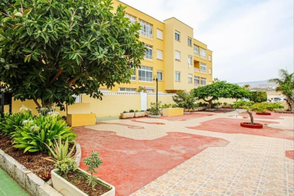 Cozy Near The Sea With Private Parking