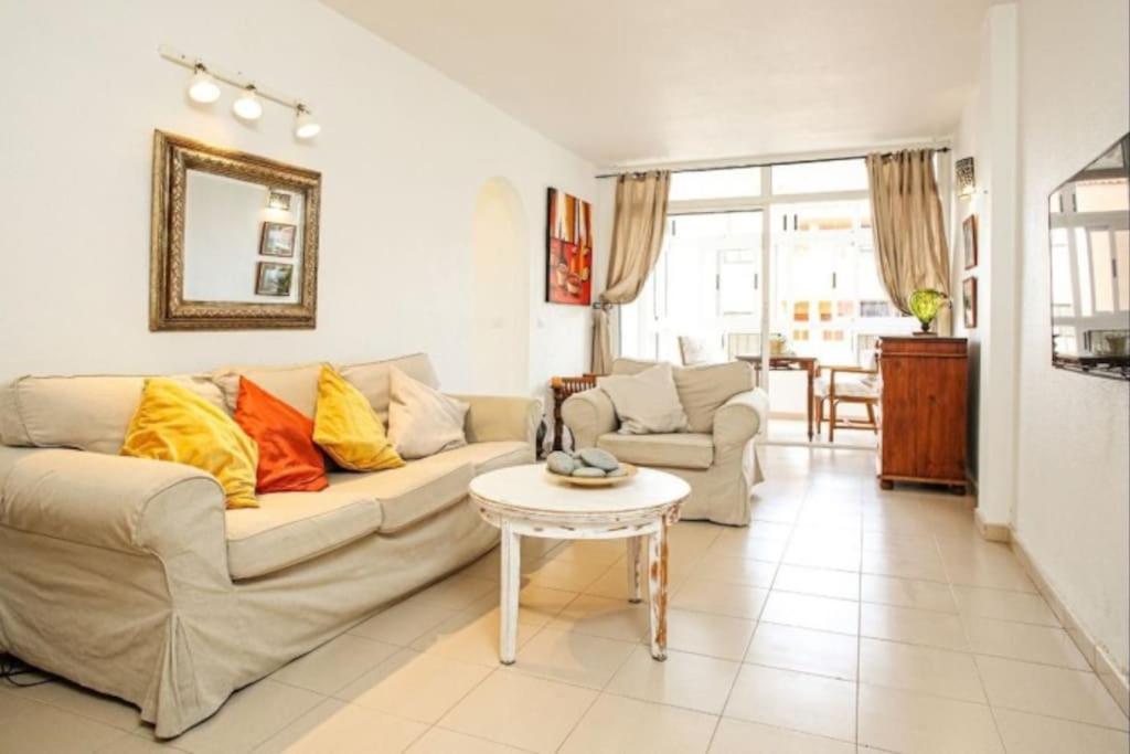 Cozy Near The Sea With Private Parking Apartment