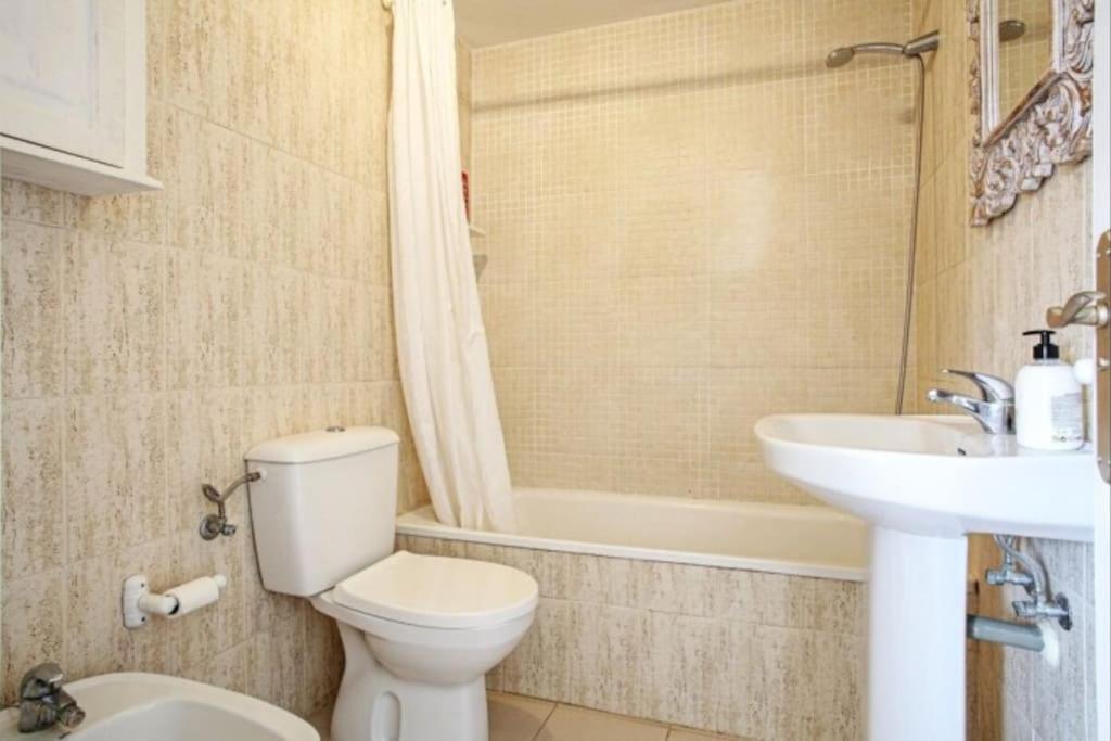 Apartment Cozy Near The Sea With Private Parking