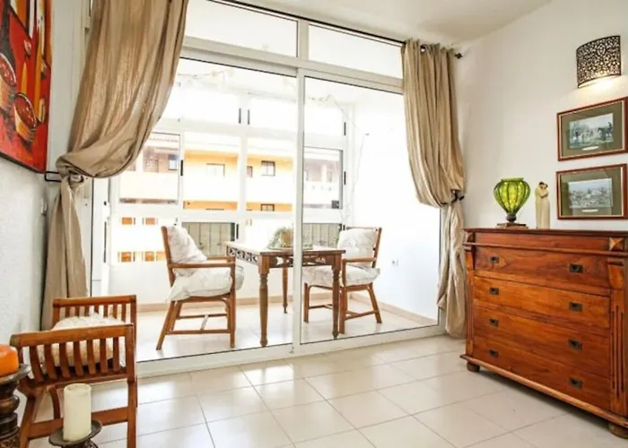 Cozy Apartment Near The Sea With Private Parking