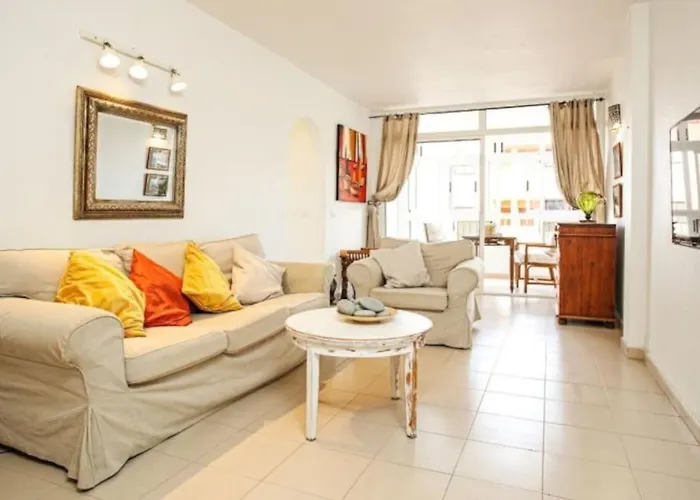 Cozy Apartment Near The Sea With Private Parking