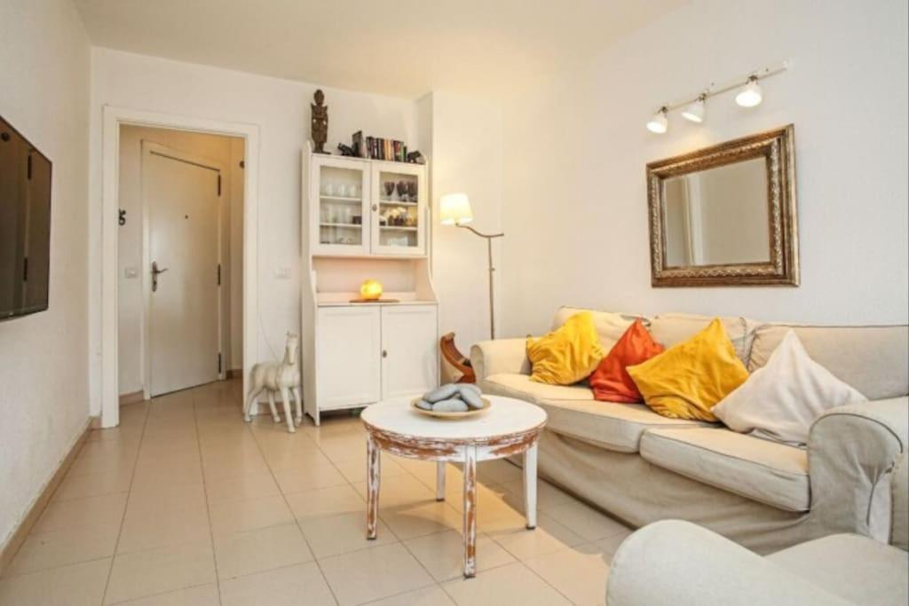 Cozy Near The Sea With Private Parking Apartament